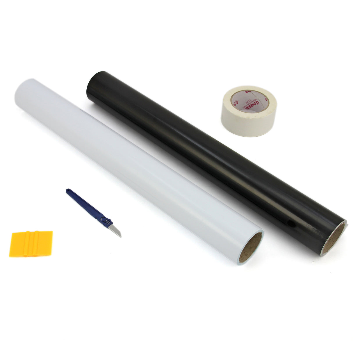 Schwarze und weiße Vinylrollen, ein Hitzeschutzband, ein Entgitterungswerkzeug und ein Rakel in einem klaren, strukturierten Layout