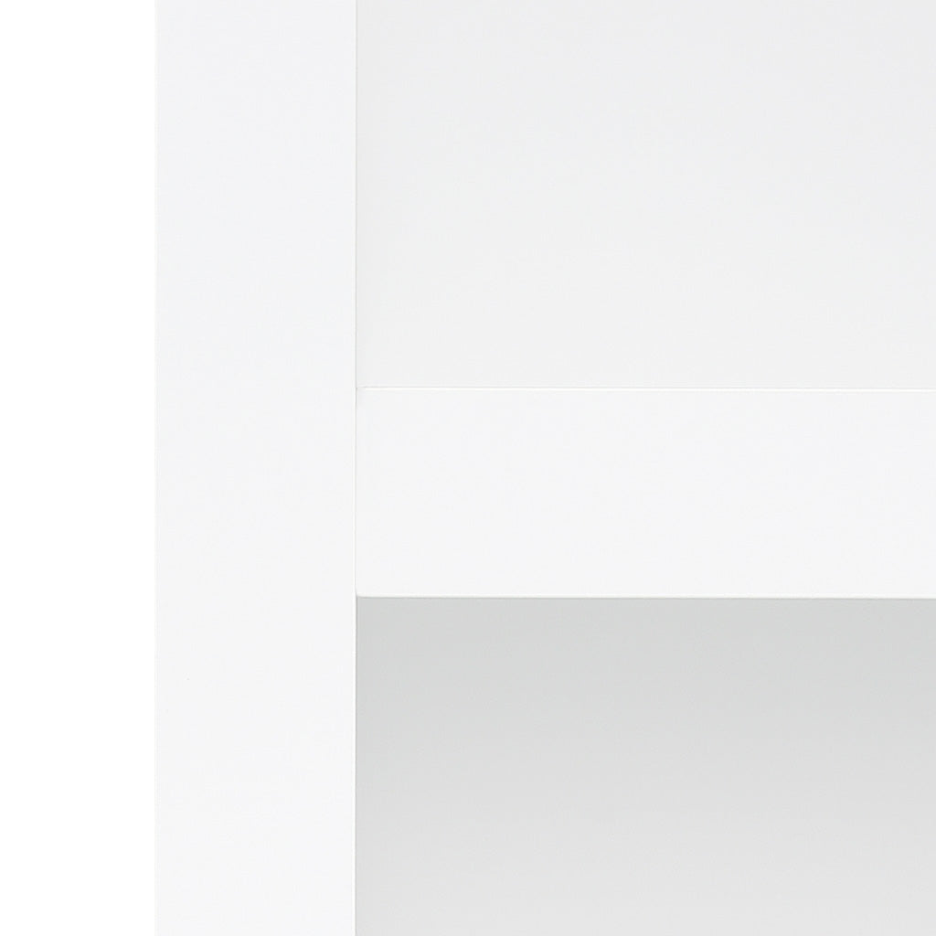 Eckige Ladentheke in elegantem Weiß, aus hochwertigem Material, mit glatter Oberfläche und modernem Design, ideal für Verkaufsräume