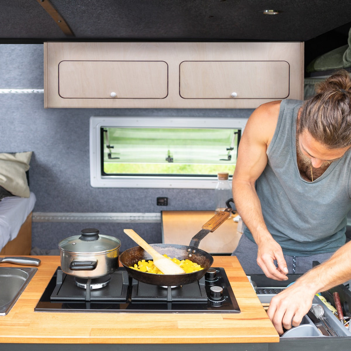 Wohnwagen Hängeschrank – 100cm x 25cm x 25cm