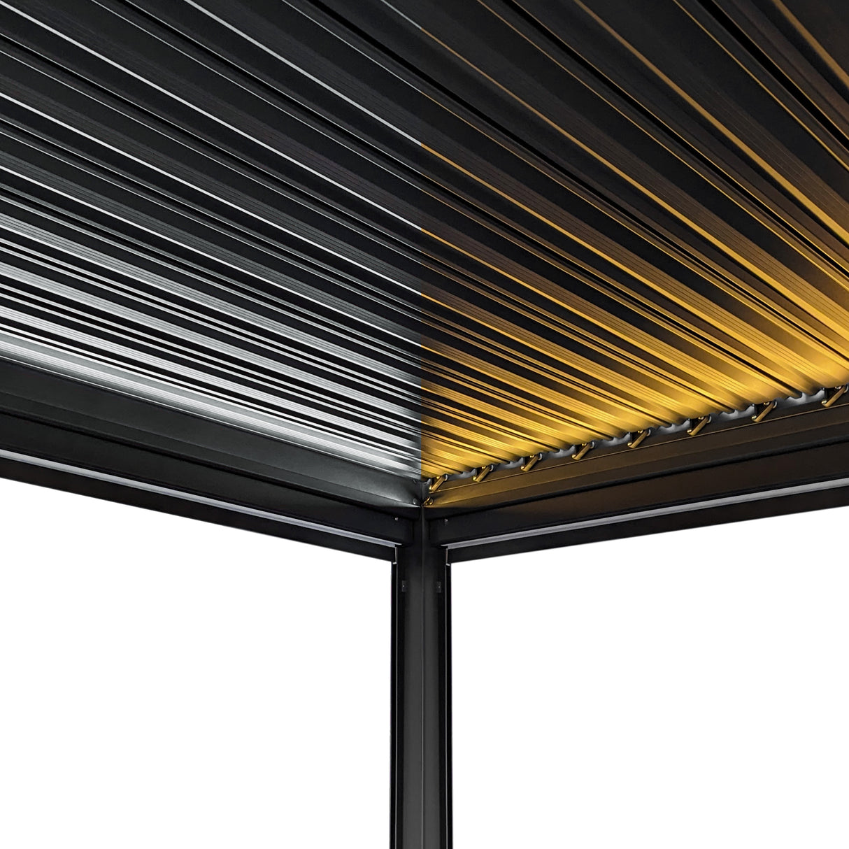 Anthrazitfarbene Aluminium-Pergola mit LED-Beleuchtung, quadratisch, moderne Linienführung, glänzende Oberflächen und strukturierte Materialien, ideal für Terrassen