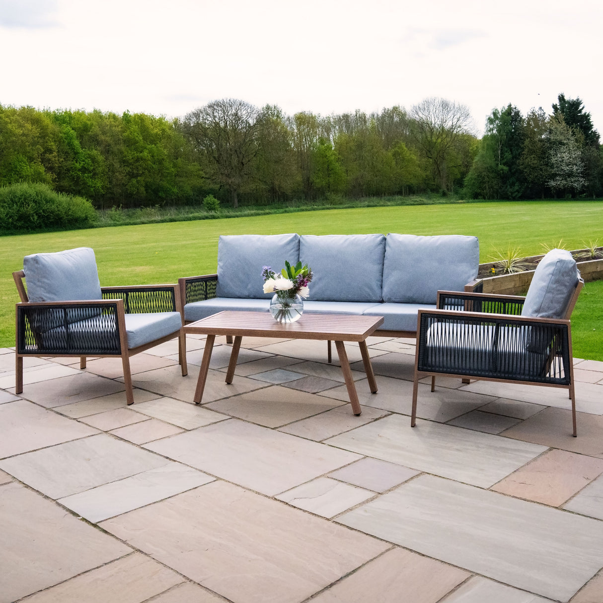 4-teilige Aluminium-Sofagarnitur mit schwarzer Rattan-Aufbewahrungsbox – Holz