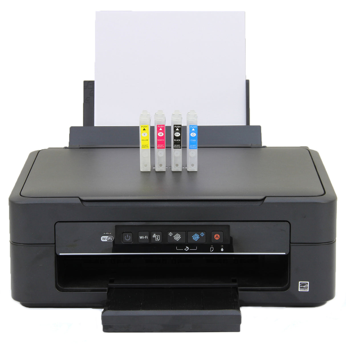 Schwarzer Epson-Drucker mit vier Tintenpatronen in Gelb, Magenta, Cyan und Schwarz, auf einem stabilen Tisch, bereit für den Druck von Designs