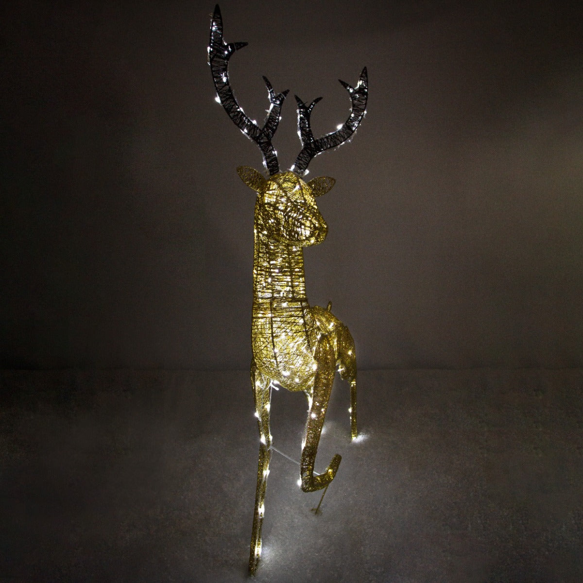 Glänzender, goldener LED-Hirsch mit leuchtenden Antlers, elegant und festlich, ideal für Weihnachtsdekoration und stimmungsvolle Beleuchtung
