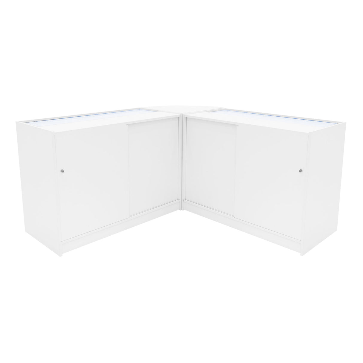 Eckiges Verkaufstheken-Set in Weiß, bestehend aus zwei Einheiten mit glatten Oberflächen, integrierter LED-Beleuchtung und modernen, minimalistischen Designs