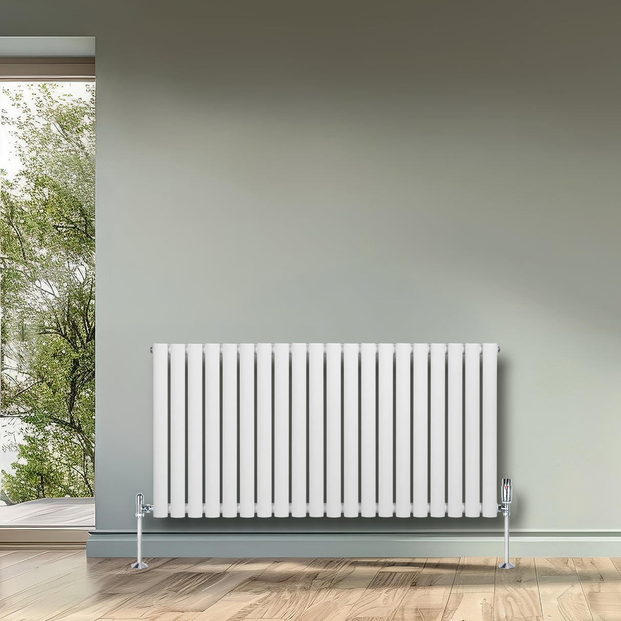 Gliederheizkörper in Weiß mit TRV Chromventilen, 600mm x 1200mm, elegant an einer Wand, umgeben von natürlichem Licht und Holzfußboden