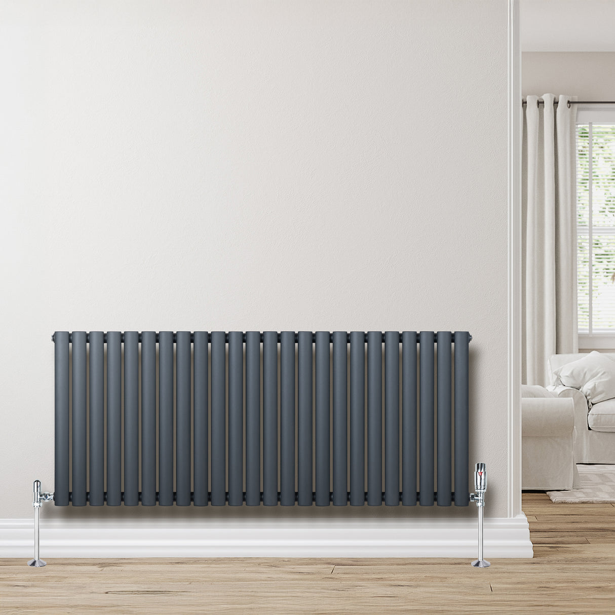 Gliederheizkörper in Anthrazitgrau mit TRV Chromventilen, 600mm x 1440mm, vertikale Röhrenstruktur, modern und elegant, ideal für Wohnräume