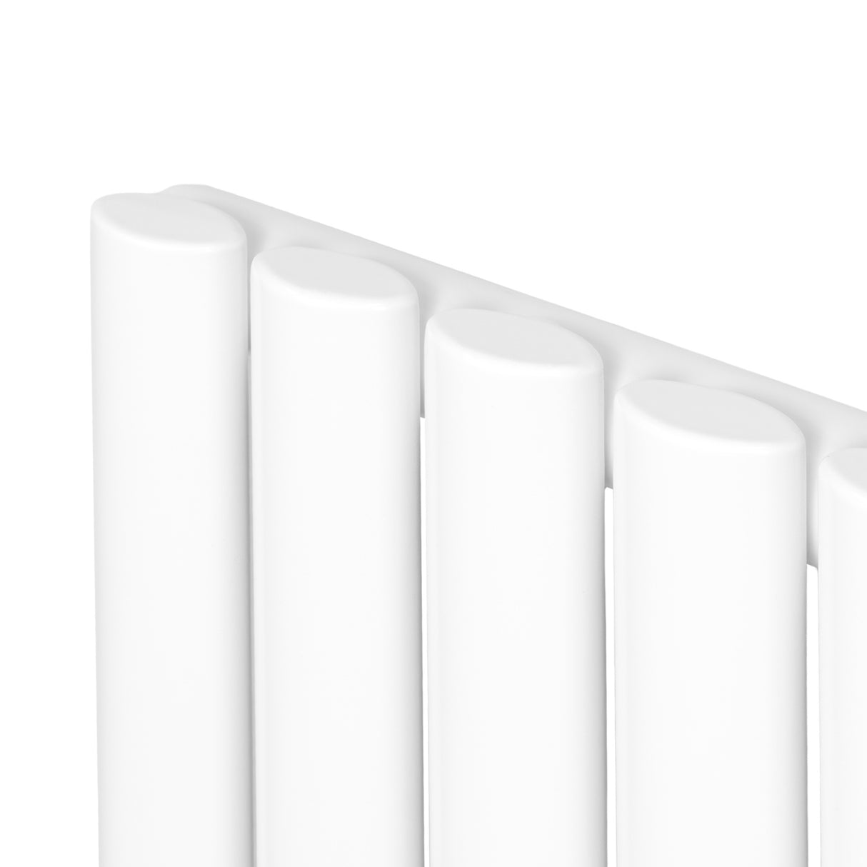 Gliederheizkörper in Weiß mit TRV Chromventilen, 1800mm x 360mm, zeigt glatte, runde Lamellen und modernes Design für effiziente Wärmeverteilung