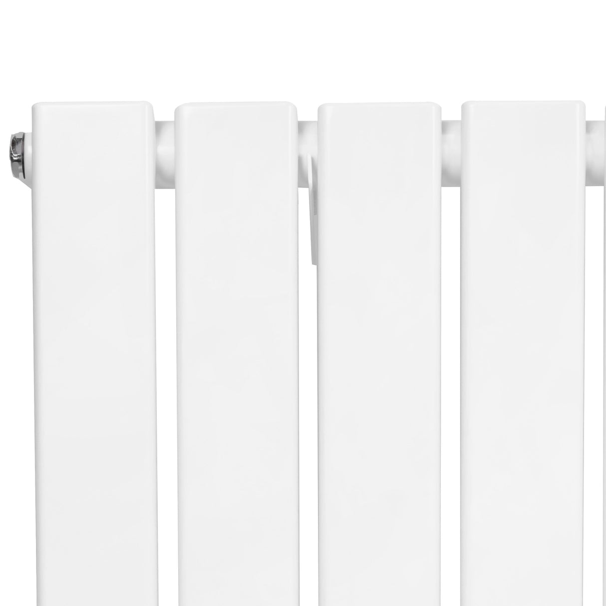 Flachheizkörper in Weiß, 600mm x 700mm, mit glatten, modernen Lamellen und einem minimalistischen Design, ideal für zeitgemäße Wohnräume