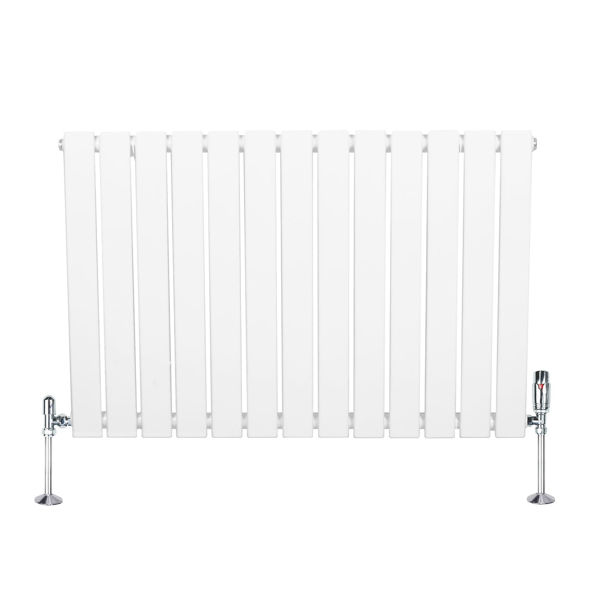 Flachheizkörper in Weiß, 600mm x 910mm, mit vertikalen Lamellen und glänzenden Ventilen, ideal für moderne Wohnräume