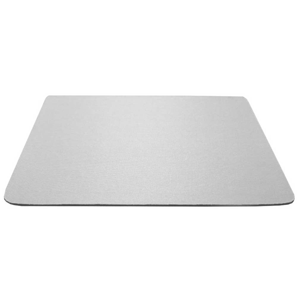 Zehn weiße, rechteckige Sublimations-Mauspads mit glatter Textur und abgerundeten Ecken, ideal für individuelle Designs und komfortable Nutzung