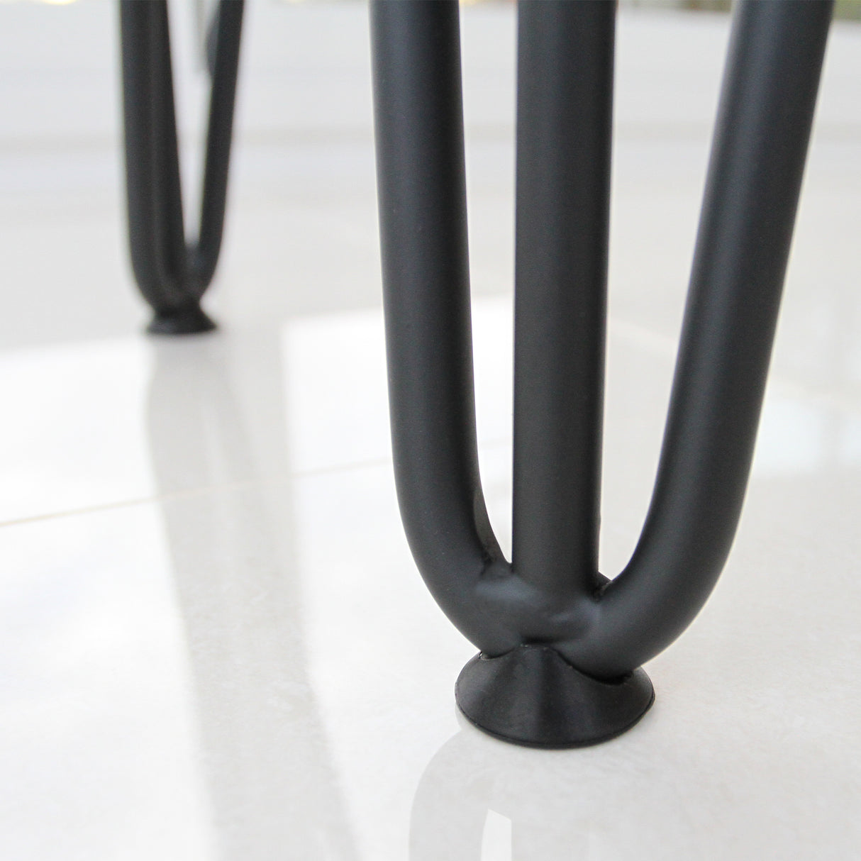 Schwarze Hairpin Tischbeine mit 3 Streben, 71 cm hoch, aus robustem Metall, glänzende Oberfläche und runde Füße für stabilen Stand