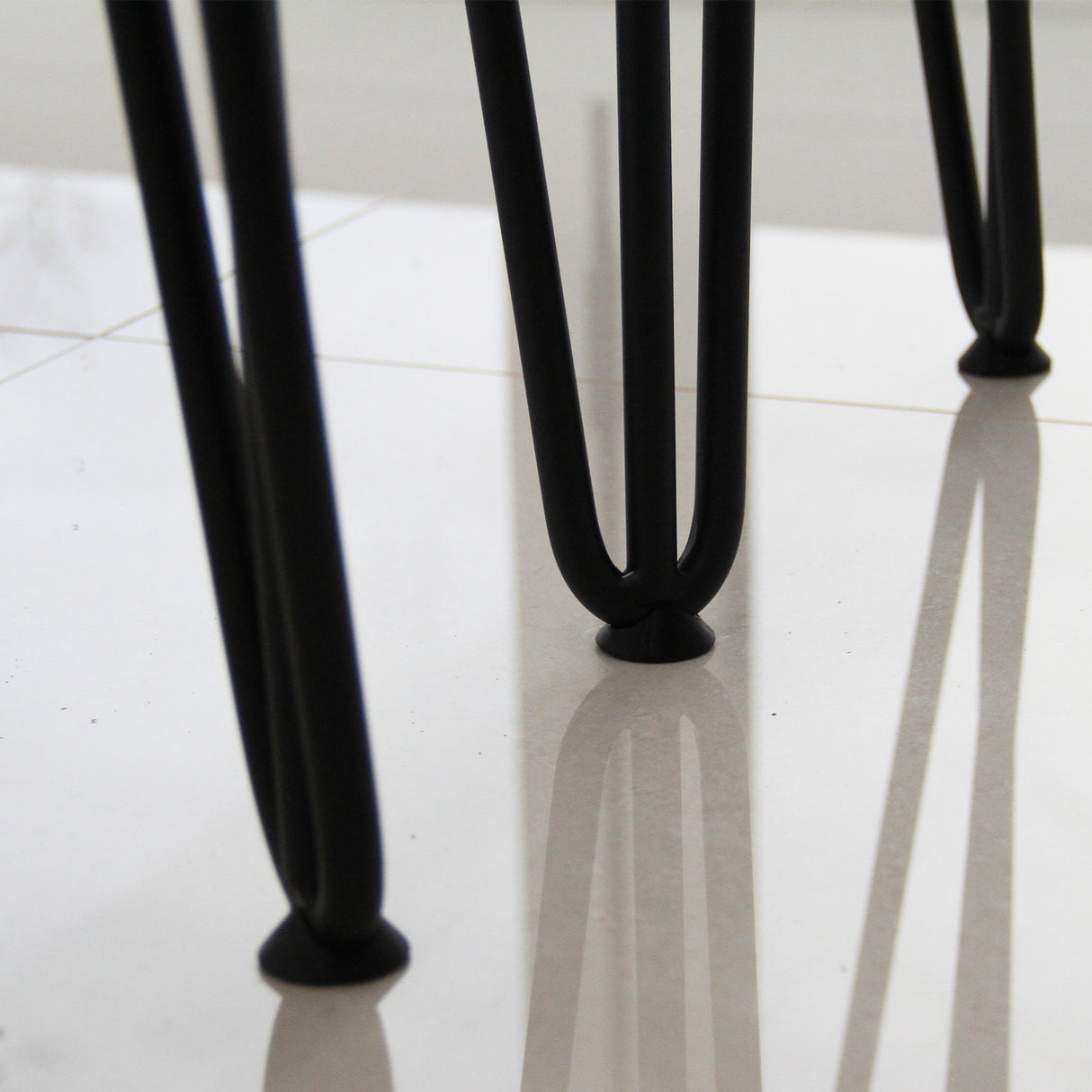 Schwarze Hairpin Tischbeine aus Metall mit zwei Streben, 40,5 cm hoch, elegant geformt und stabil, ideal für moderne Möbelstücke