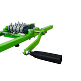 Tragbarer Obstzerkleinerer mit Kurbel in leuchtendem Grün, robustem Metall und schwarzem Griff, ideal für die Zerkleinerung von Obst