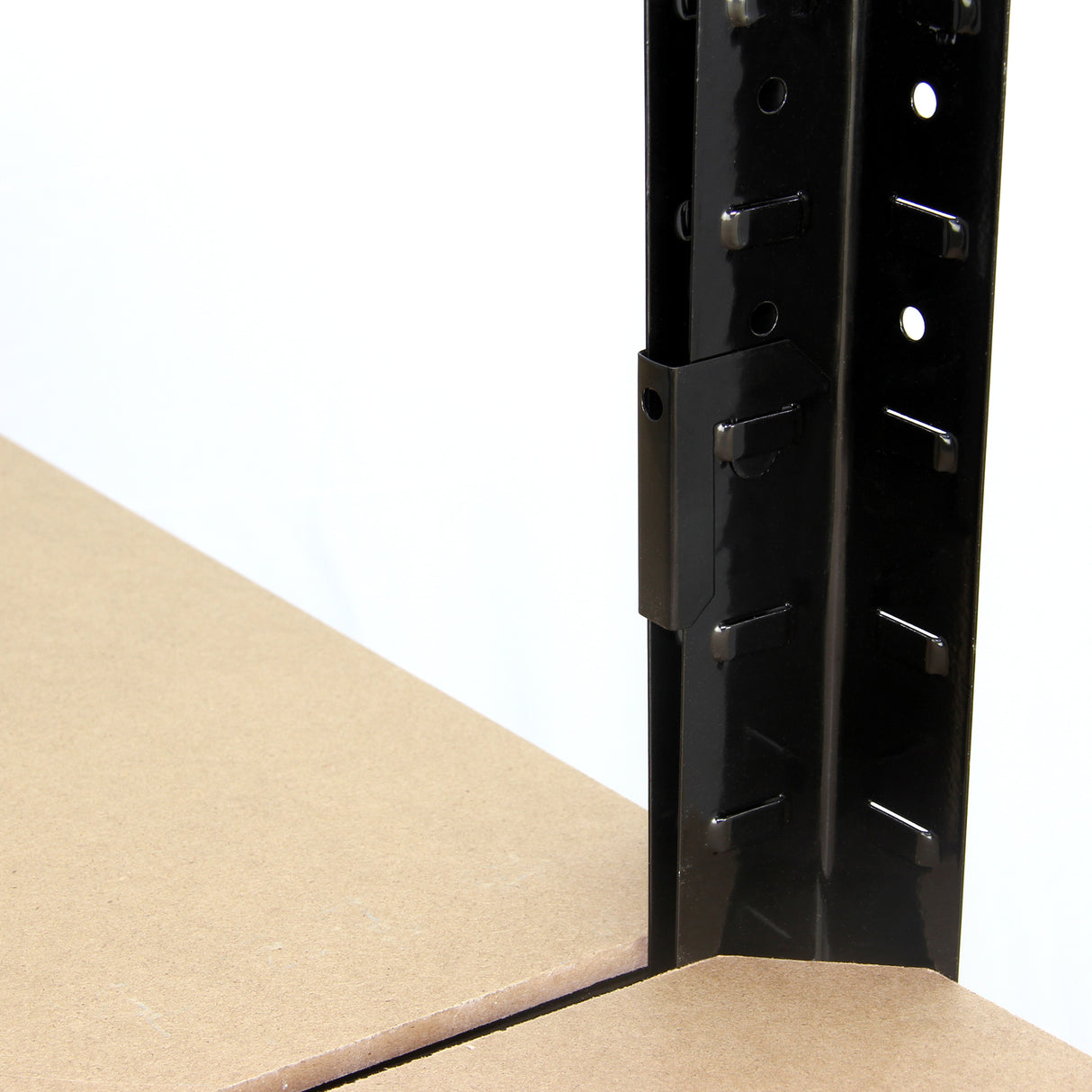 Schwarze Verbindungsclips für Monster Racking T-Rax Garagenregale, aus robustem Material, ideal zur Stabilisierung von Regalen und zur einfachen Montage