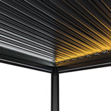 Anthrazitfarbene Aluminium-Pergola mit LED-Beleuchtung, quadratisch, moderne Linienführung, glänzende Oberflächen und strukturierte Materialien, ideal für Terrassen