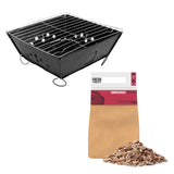 Tragbarer Grill aus robustem schwarzem Metall mit verstellbarem Rost und Kirschholz-Holzchips in einer braunen Verpackung für aromatisches Grillen