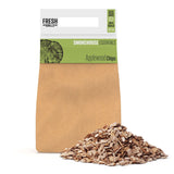 Braune Apfelholz-Holzchips in einer kraftpapierähnlichen Verpackung, ideal für das Grillen, mit natürlichem, rauchigem Aroma für intensiven Geschmack