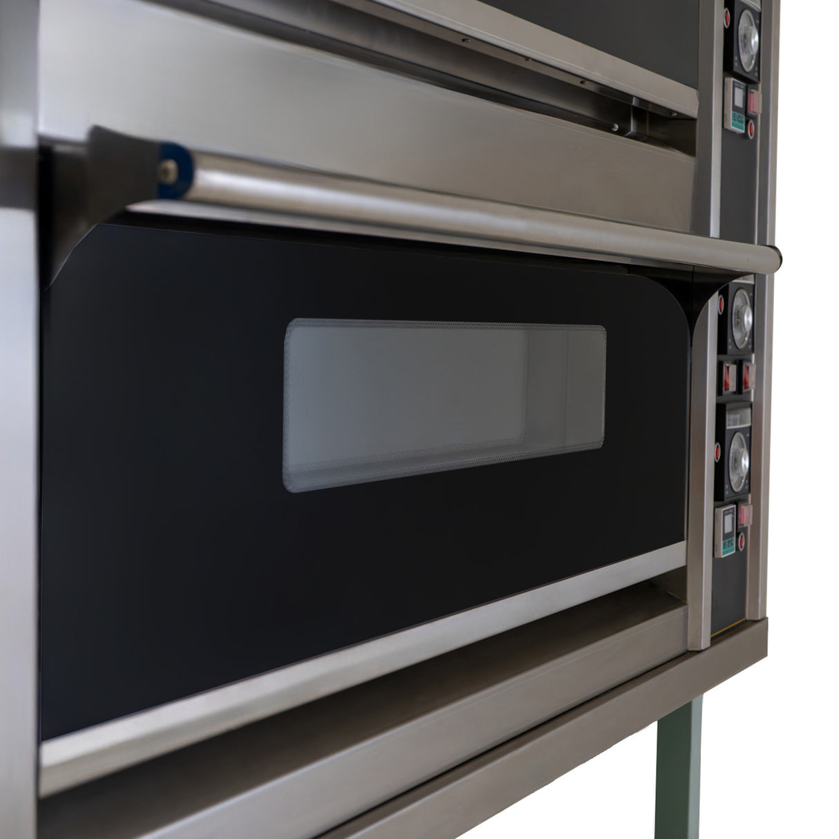 Großer gewerblicher Pizza- und Backofen aus Edelstahl mit zwei Backkammern, klaren Bedienelementen und einer großen Sichtscheibe für optimale Kontrolle