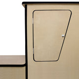 Schwarze Transporterverkleidung aus strapazierfähigem Material mit einer eleganten, abgerundeten Form und einer kleinen Tür für den Zugang zur Camperküche