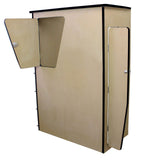 Schwarze Transporterverkleidung aus robustem Material mit zwei Türen, ideal für die Installation einer Camperküche, 11 m² groß
