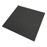 Dunkelgraue Teppichfliese in quadratischer Form, mit strukturierter Oberfläche, ideal für moderne Innenräume und langlebige Bodenbeläge