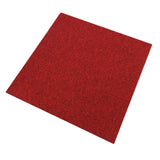 Scharlachrote Teppichfliese mit strukturierter Oberfläche, quadratisch, ideal für Bodenbeläge, verleiht jedem Raum eine lebendige Note