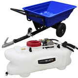 Blauer ATV-Kippanhänger mit robustem Metallrahmen und 60-Liter-Sprühgerät aus weißem Kunststoff, ideal für landwirtschaftliche Anwendungen