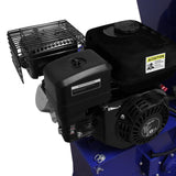 Schwarzer Motor mit Kühlergitter und Warnaufkleber, Teil eines 5-in-1-Multifunktionswerkzeugs und 15-PS-Holzhäcksler, auf blauer Basis montiert