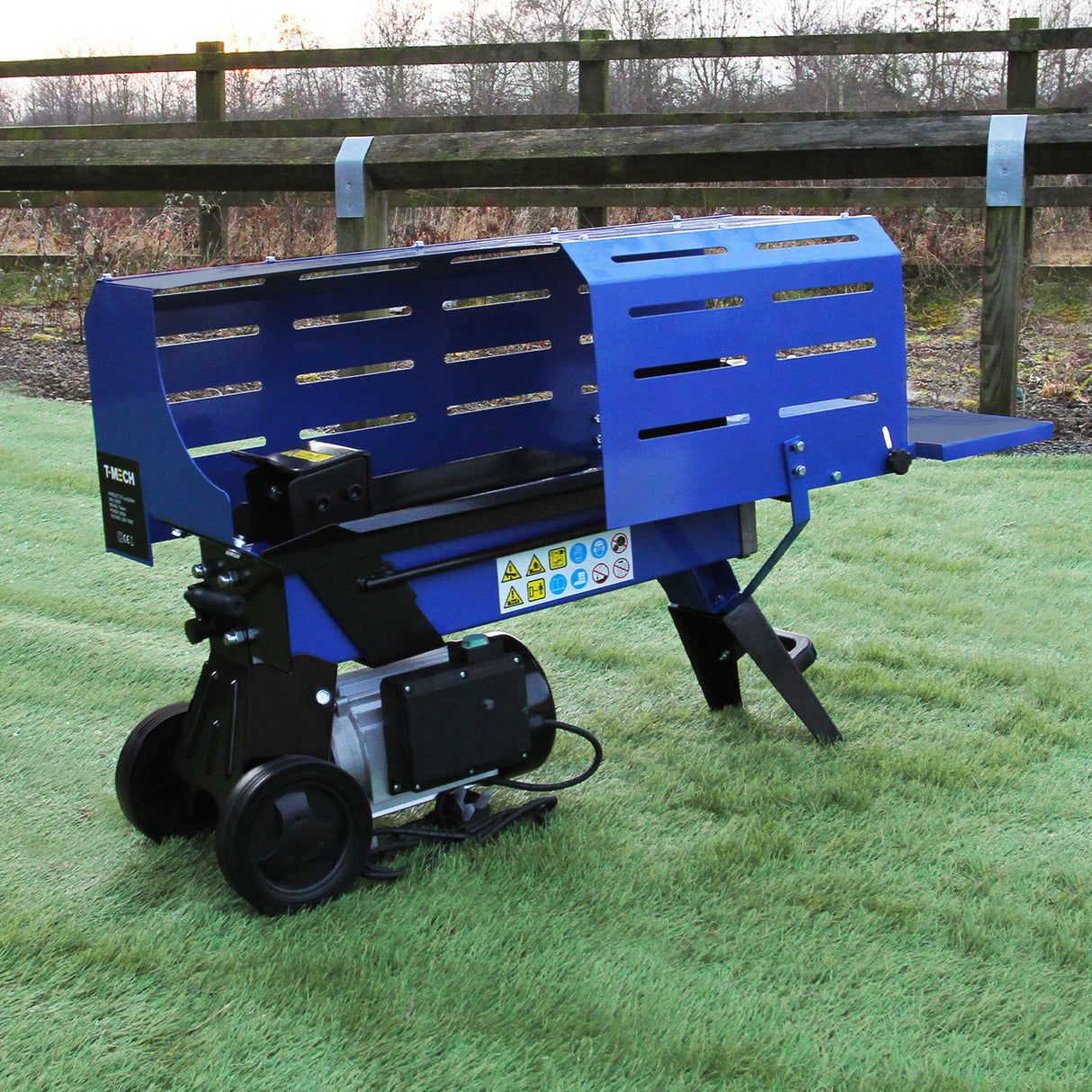 Blauer T-Mech Holzspalter mit 7 Tonnen Druck, robustem Gehäuse, stabilen Rädern und ergonomischem Design, ideal für effizientes Holzspalten