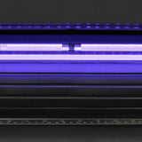 Der 38 Swing LED-Vinylschneider zeigt eine glänzende, schwarze Oberfläche mit einer leuchtenden lila LED-Leiste und präzisen Schnittlinien für exakte Ergebnisse