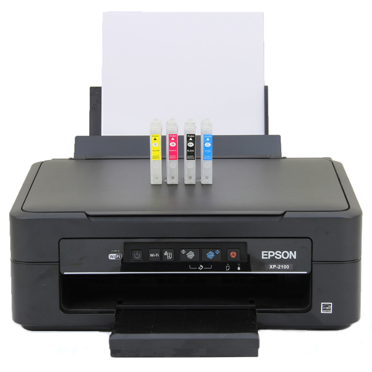 Schwarzer Epson-Drucker XP-2100 mit vier Tintenpatronen in Cyan, Magenta, Gelb und Schwarz, bereit zum Drucken auf weißem Papier
