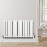 Weißer Gliederheizkörper mit TRV Chromventilen, 600mm x 1020mm, glänzende Oberfläche, modern, ideal für Wohnräume, auf Holzfußboden platziert
