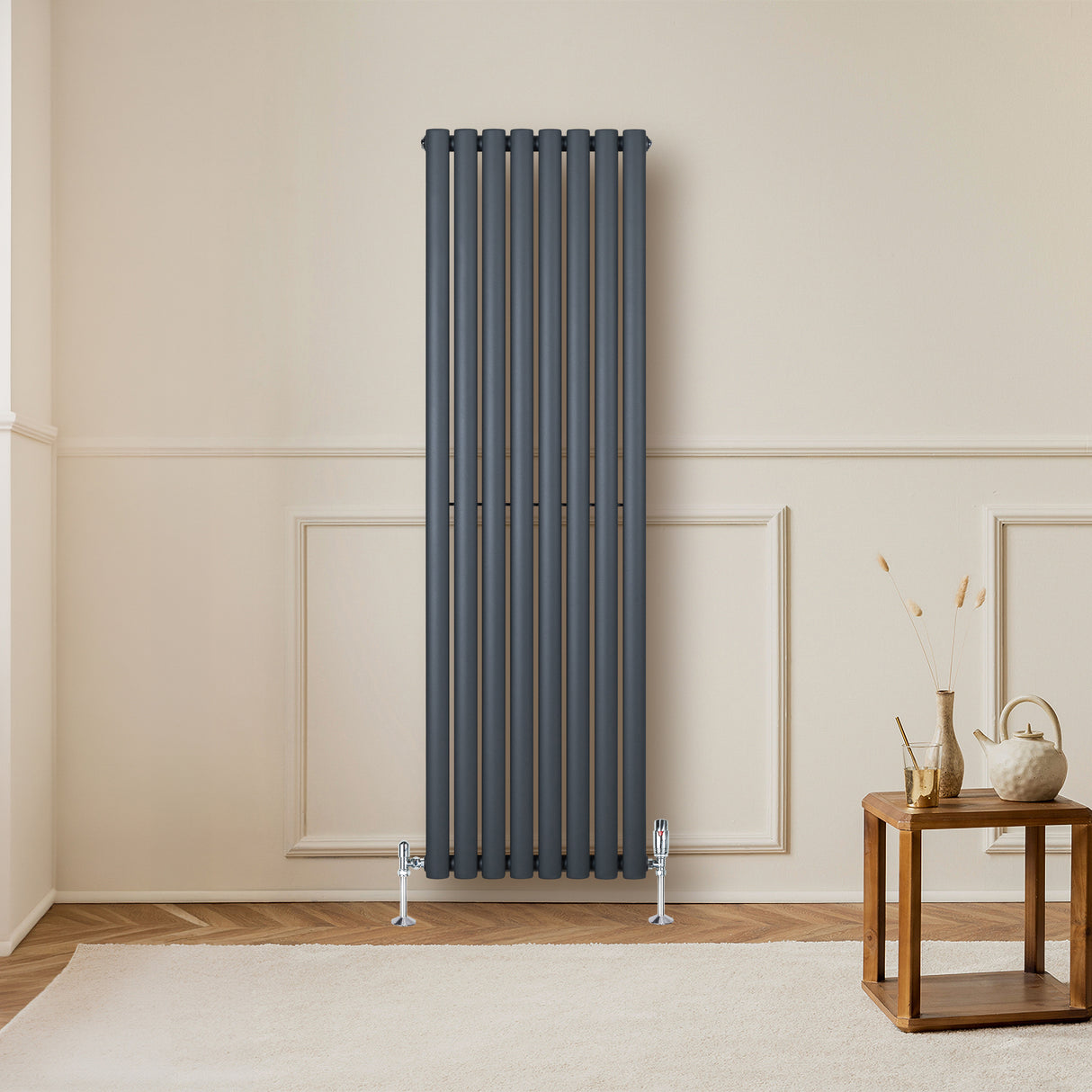 Gliederheizkörper in Anthrazitgrau mit TRV Chromventilen, 1600mm x 480mm, vertikale Lamellenstruktur, modern und elegant, ideal für Wohnräume