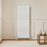 Gliederheizkörper in Weiß mit TRV Chromventilen, 1600mm x 600mm, vertikale Röhrenstruktur, modern und elegant, ideal für Wohnräume