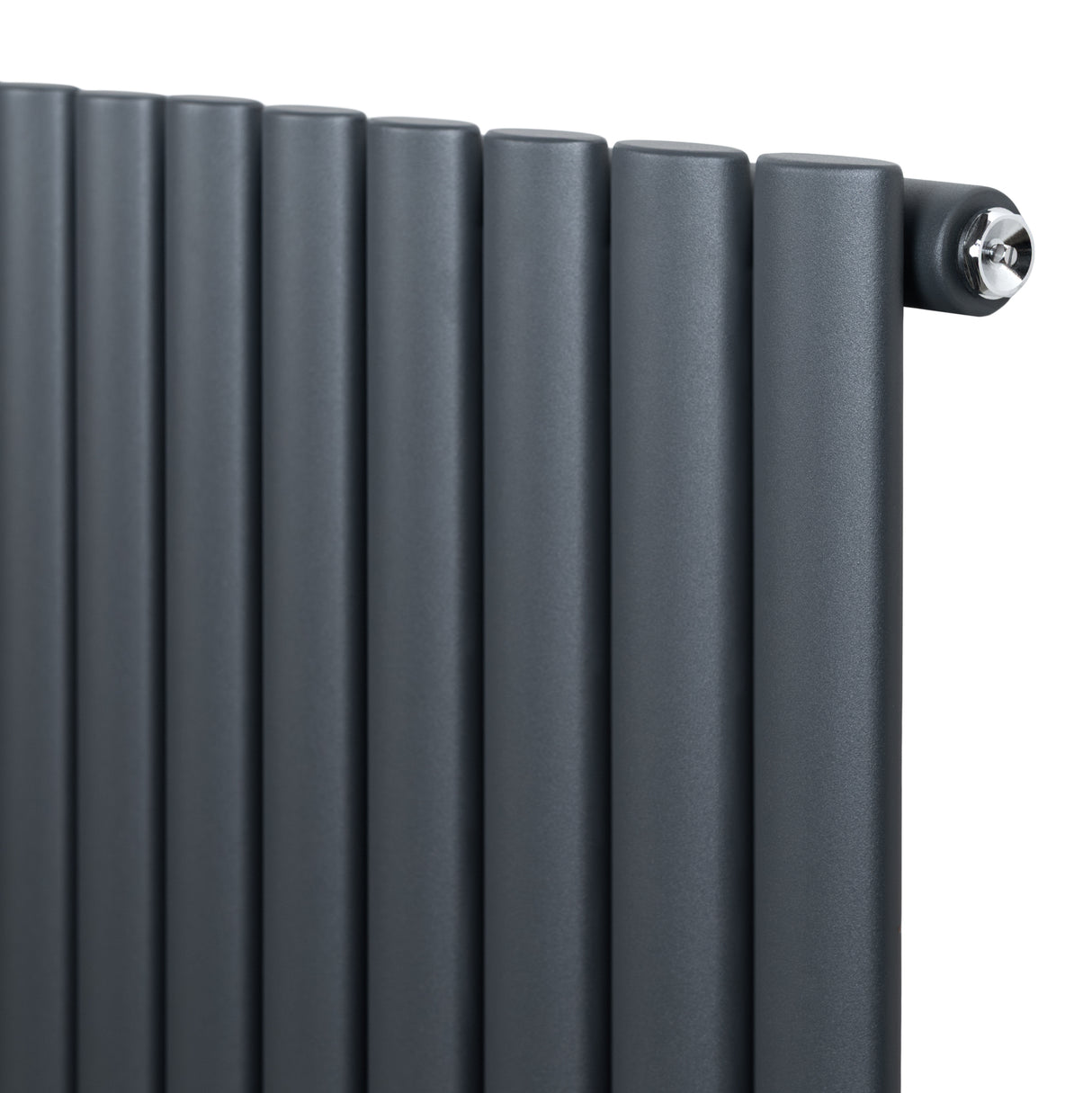 Gliederheizkörper in Anthrazitgrau mit TRV Chromventilen, 1800mm x 240mm, aus robustem Material, mit glatter, moderner Oberfläche und eleganten Linien