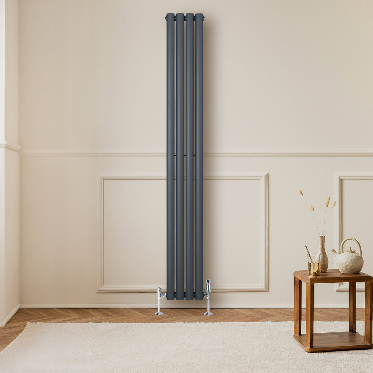 Gliederheizkörper in Anthrazitgrau mit TRV Chromventilen, schlankes Design, vertikale Röhren, ideal für moderne Wohnräume, 1800mm x 240mm