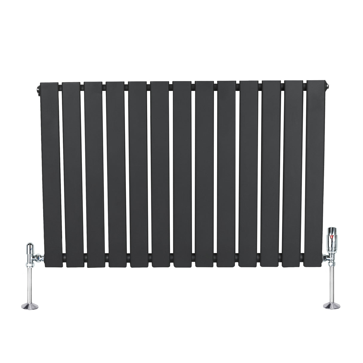 Flachheizkörper in Anthrazitgrau, 600mm x 910mm, mit schlanken vertikalen Lamellen und glänzenden Ventilen, ideal für moderne Innenräume