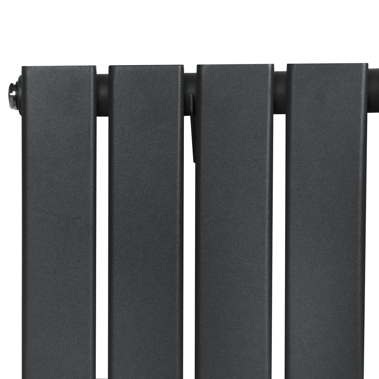 Flachheizkörper in Anthrazitgrau, 600mm x 1400mm, mit glatter, mattschwarzer Oberfläche und modernen, rechteckigen Lamellen für effiziente Wärmeabgabe