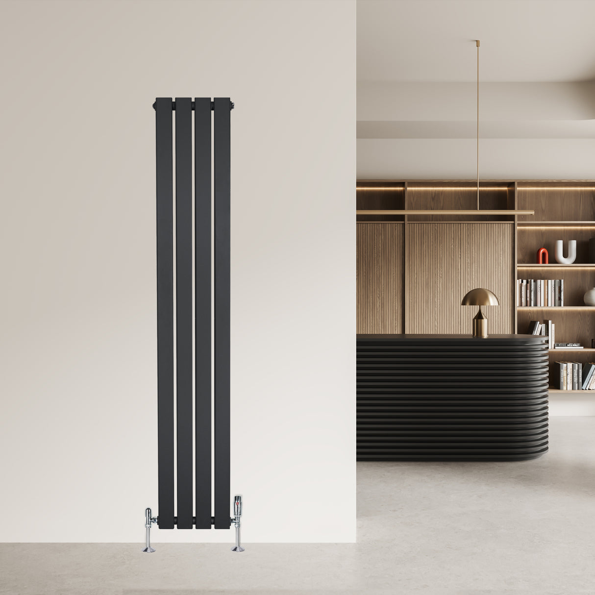 Flachheizkörper in Anthrazitgrau, 1600mm x 280mm, mit schlanken vertikalen Lamellen und modernen Ventilen, ideal für stilvolle Innenräume