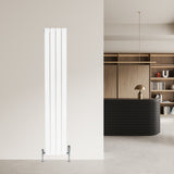 Flachheizkörper in Weiß, 1600mm x 280mm, mit schlanken vertikalen Lamellen und modernen Ventilen, ideal für stilvolle Innenräume