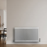 Röhrenheizkörper mit 4 Säulen in Weiß, 600mm x 1010mm, glänzende Oberfläche, modern und elegant, ideal für Wohnräume und effiziente Wärmeverteilung