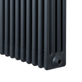 Röhrenheizkörper mit vier Säulen in Anthrazitgrau, 1800mm x 200mm, zeigt vertikale Lamellenstruktur und robustes Metallmaterial