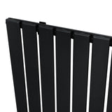 Flachheizkörper in elegantem Schwarz, 600mm x 910mm, mit schlanken, vertikalen Lamellen und glatter, mattschwarzer Oberfläche für modernes Design
