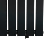 Flachheizkörper in elegantem Schwarz, 1600mm x 560mm, mit glatten, rechteckigen Lamellen und moderner, minimalistischer Form für stilvolle Heizlösungen