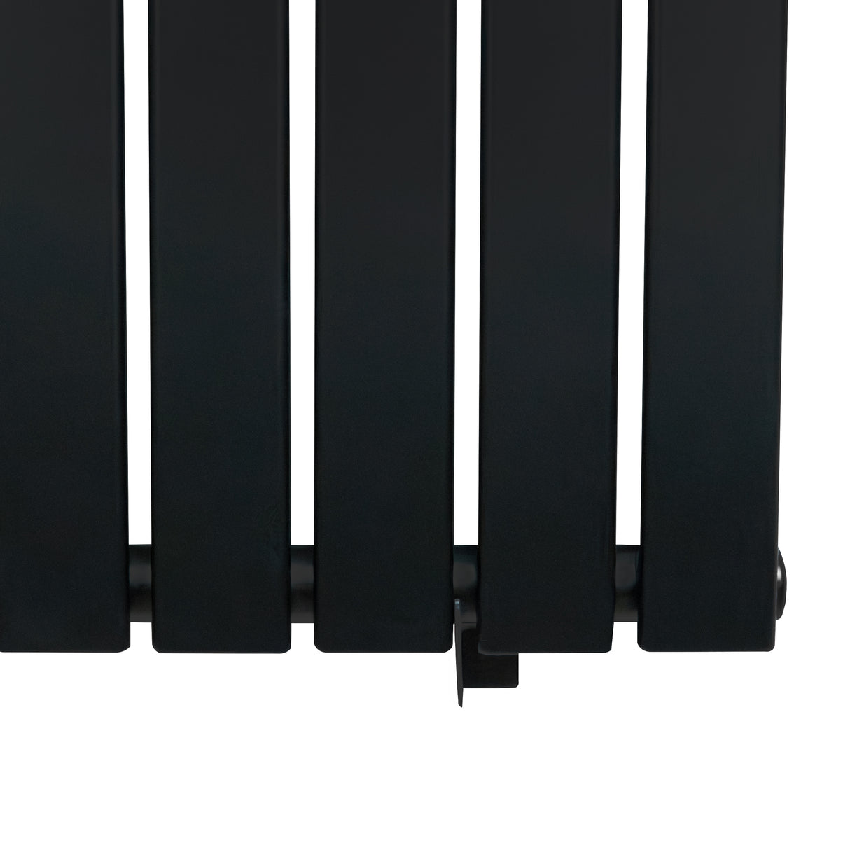 Flachheizkörper in elegantem Schwarz, 1800mm x 280mm, mit glatten, rechteckigen Lamellen und modernem Design, ideal für stilvolle Innenräume