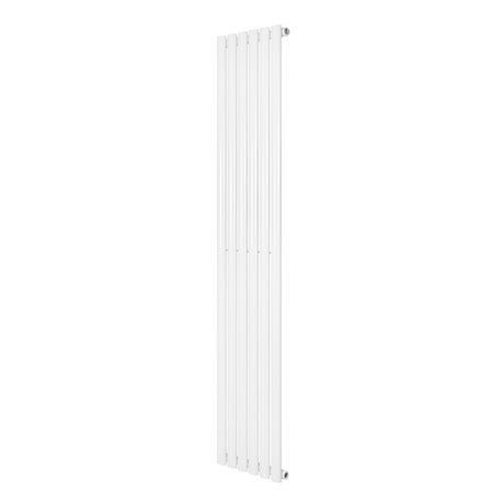 Hochformatiger, weißer Gliederheizkörper mit einer Größe von 1800mm x 360mm, aus robustem Metall, mit glatter, glänzender Oberfläche und modernen Linien