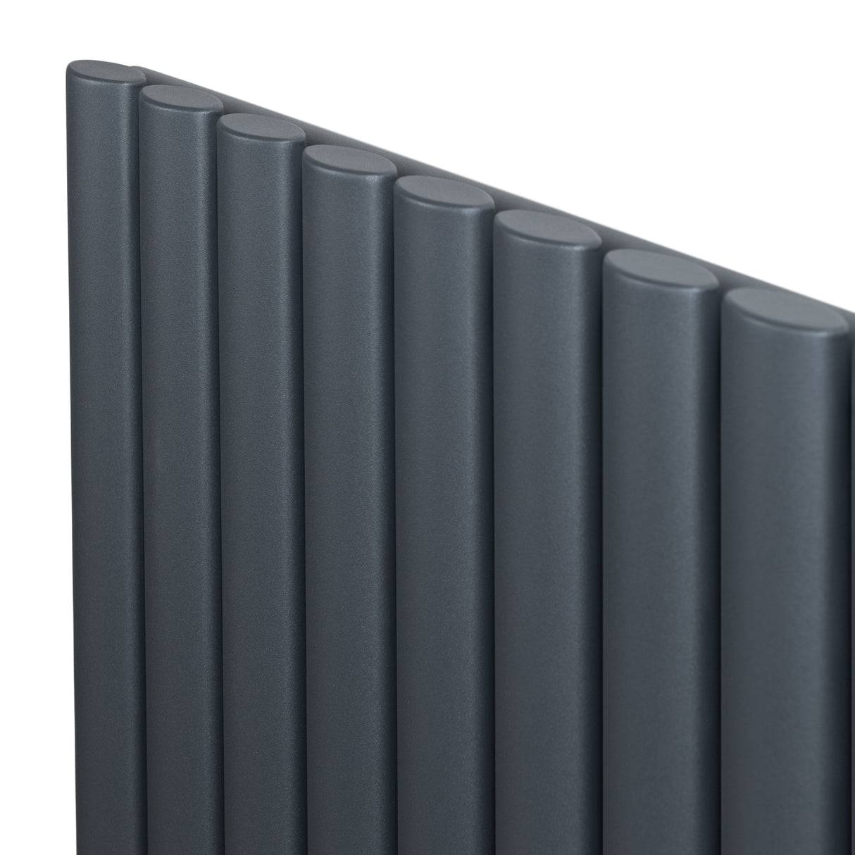Gliederheizkörper in Anthrazitgrau, 1800mm x 600mm, mit runden, vertikalen Rohren und mattem Finish für modernes Raumdesign