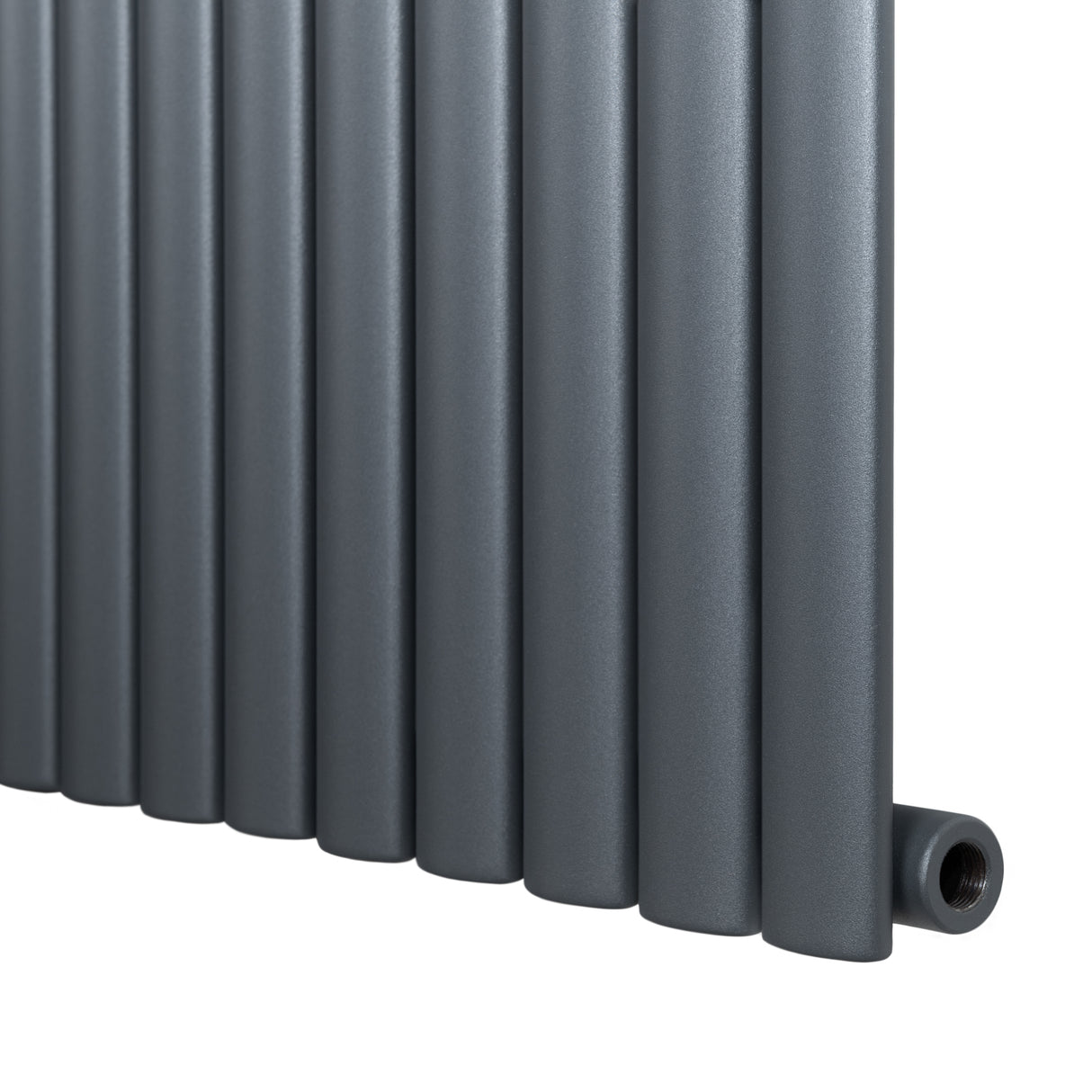 Gliederheizkörper in Anthrazitgrau, 1800mm x 600mm, mit glatter, matten Oberfläche und mehreren vertikalen Röhren für effiziente Wärmeverteilung