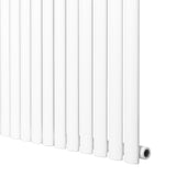 Gliederheizkörper in Weiß, 1800mm x 600mm, mit glatten, vertikalen Lamellen und einem modernen, minimalistischen Design für effiziente Wärmeverteilung