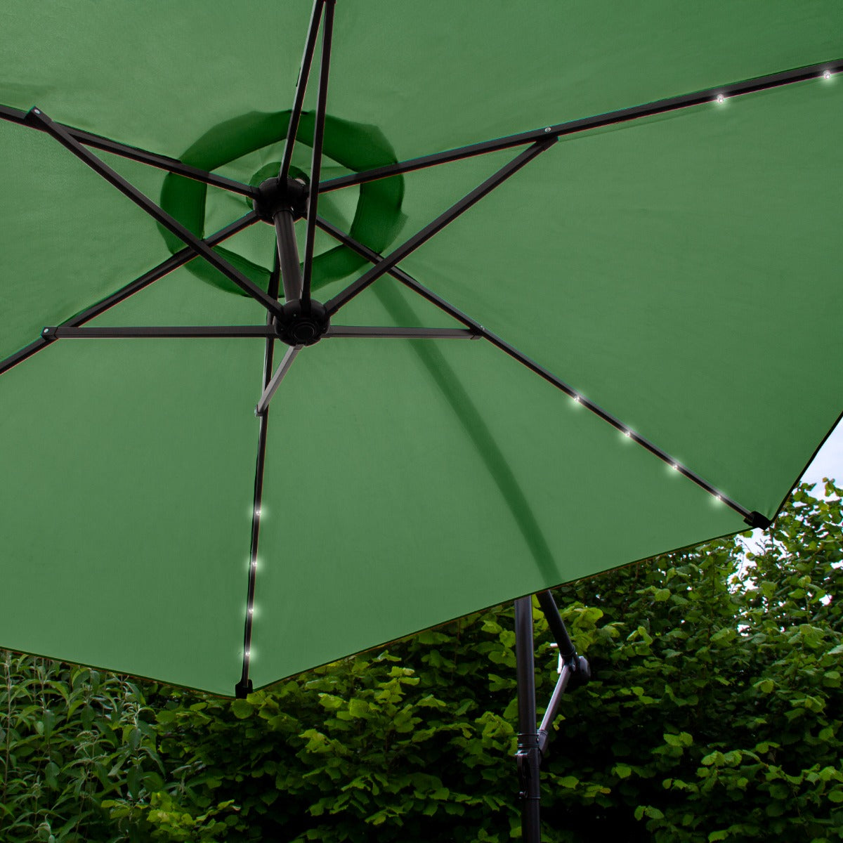 300cm LED Ampelschirm Sonnenschirm mit fächerförmigem Sockel - Grün